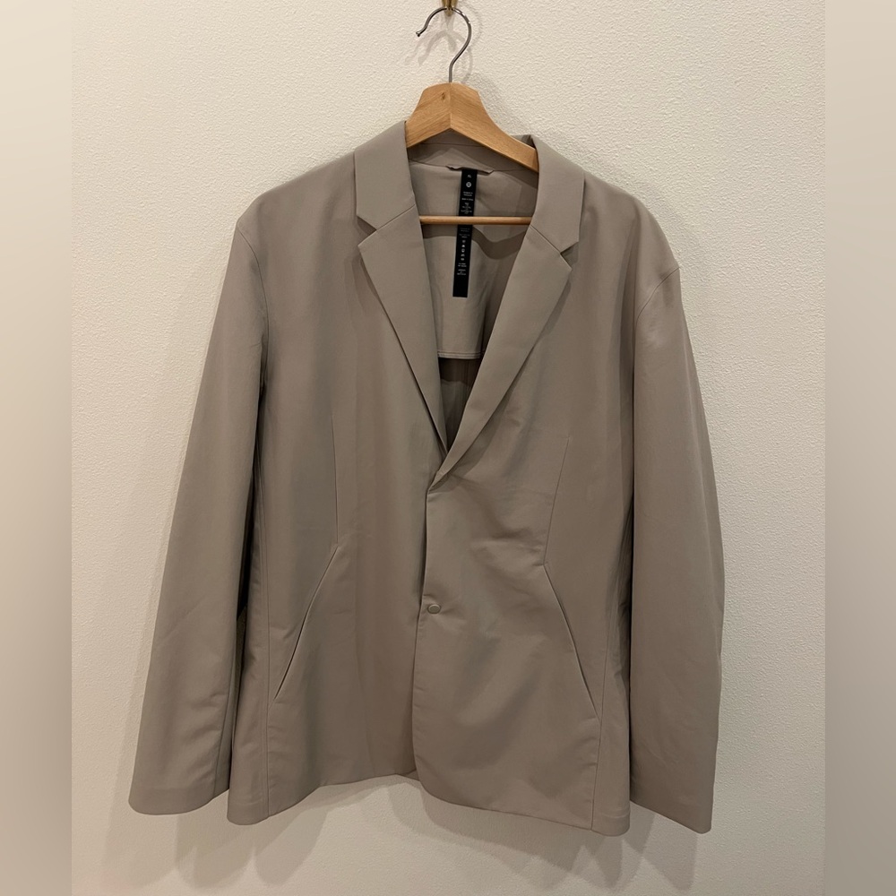 Lululemon Sports Jacket XL New never used